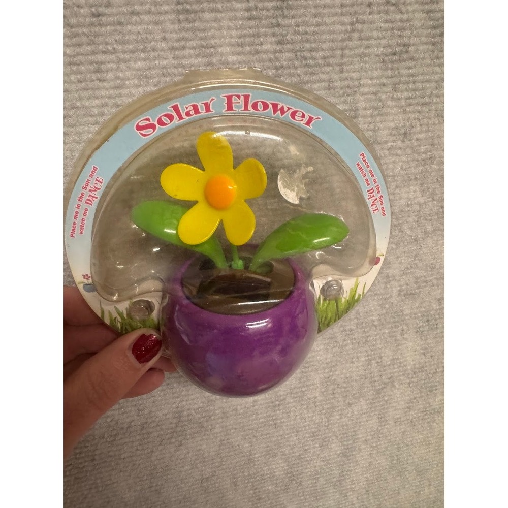 NEW CUTE Solar Powered Dancing Yellow Daisy Flower in Purple Pot Bobble Sun Toy
